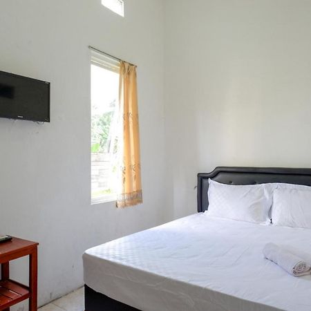 Pandawa Guest House At Ngaliyan Square Mitra Reddoorz سيمارانغ المظهر الخارجي الصورة