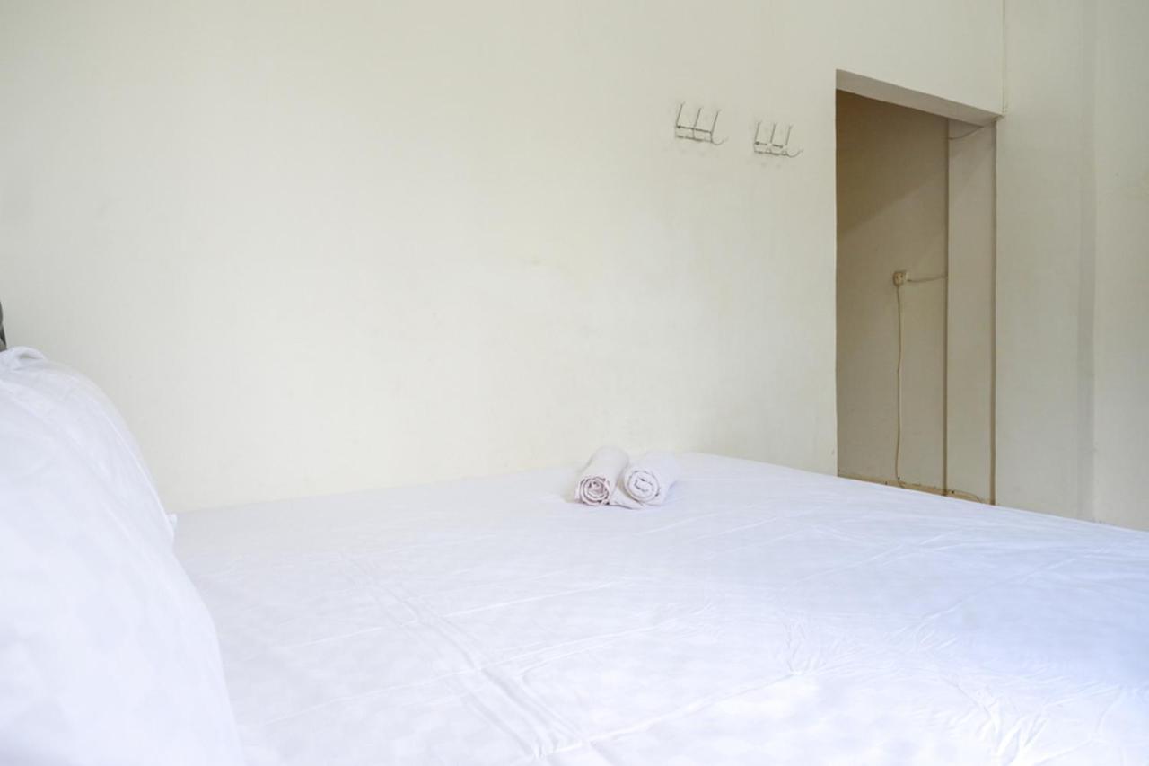 Pandawa Guest House At Ngaliyan Square Mitra Reddoorz سيمارانغ المظهر الخارجي الصورة
