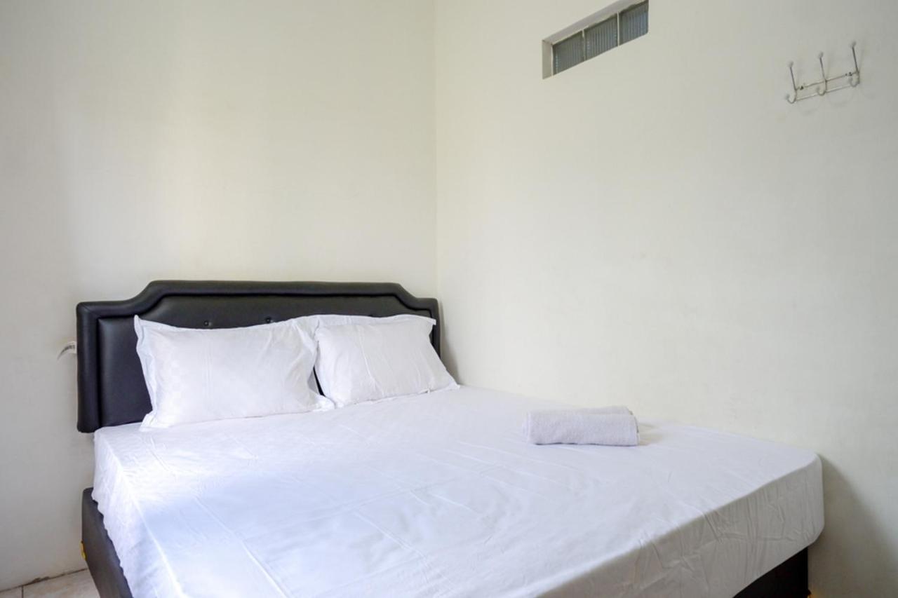 Pandawa Guest House At Ngaliyan Square Mitra Reddoorz سيمارانغ المظهر الخارجي الصورة