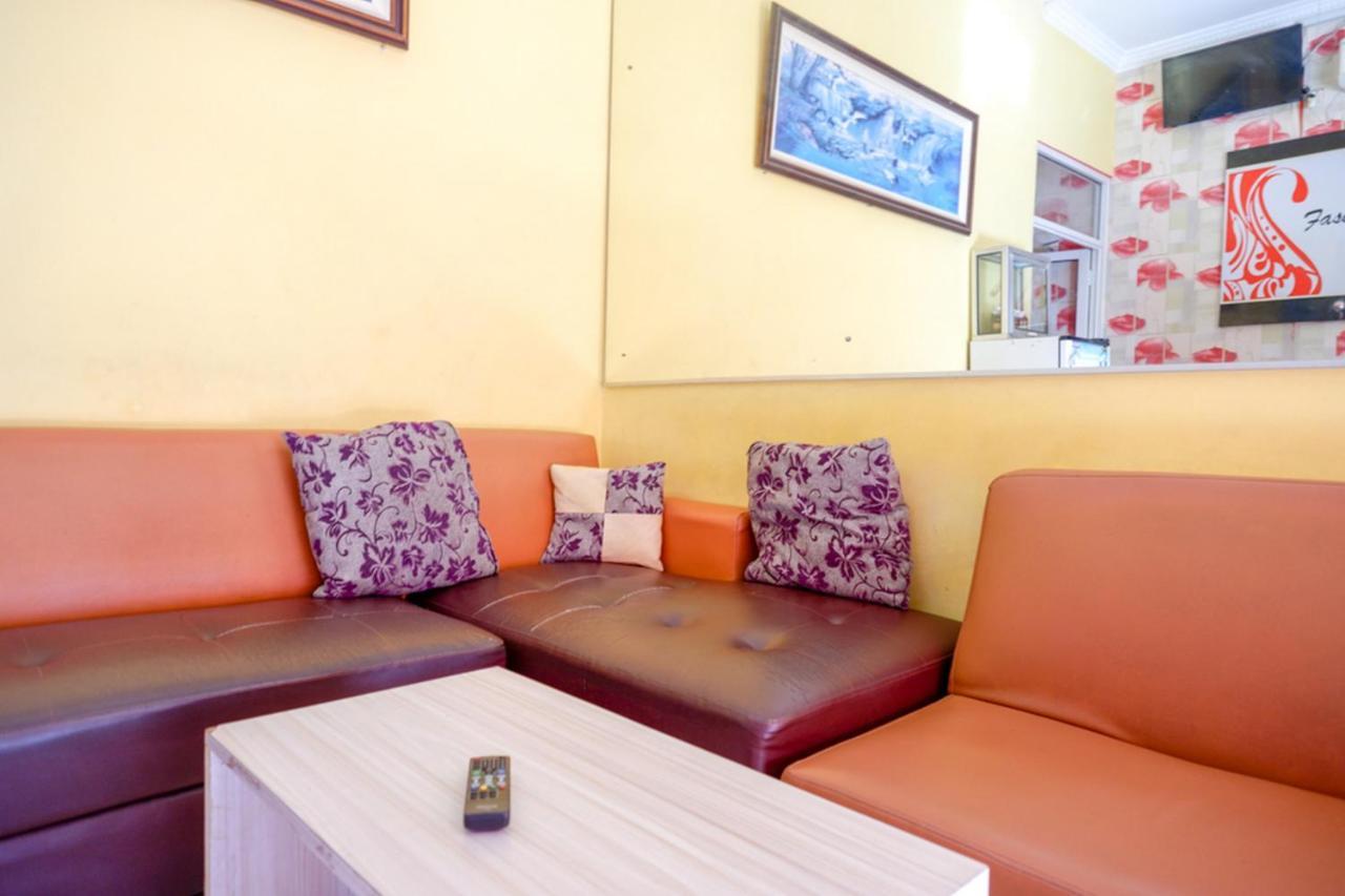 Pandawa Guest House At Ngaliyan Square Mitra Reddoorz سيمارانغ المظهر الخارجي الصورة