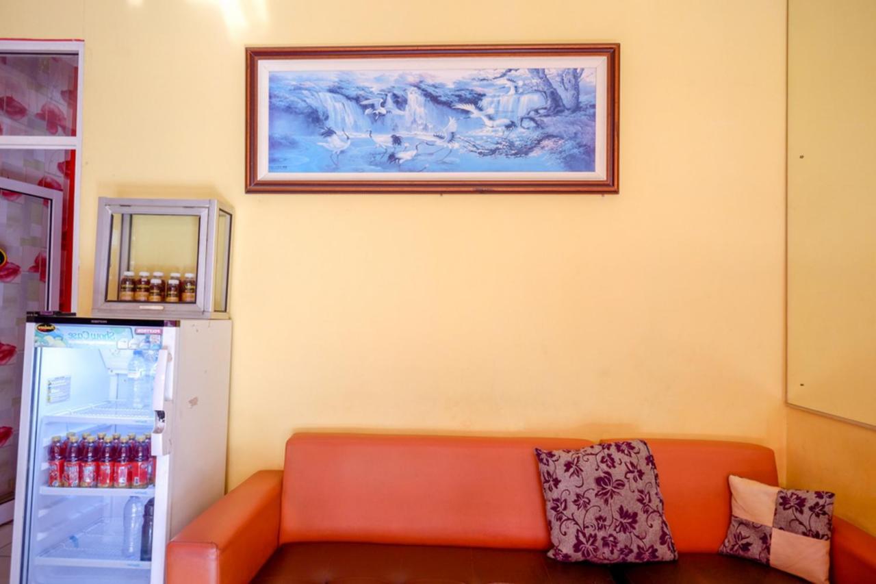 Pandawa Guest House At Ngaliyan Square Mitra Reddoorz سيمارانغ المظهر الخارجي الصورة